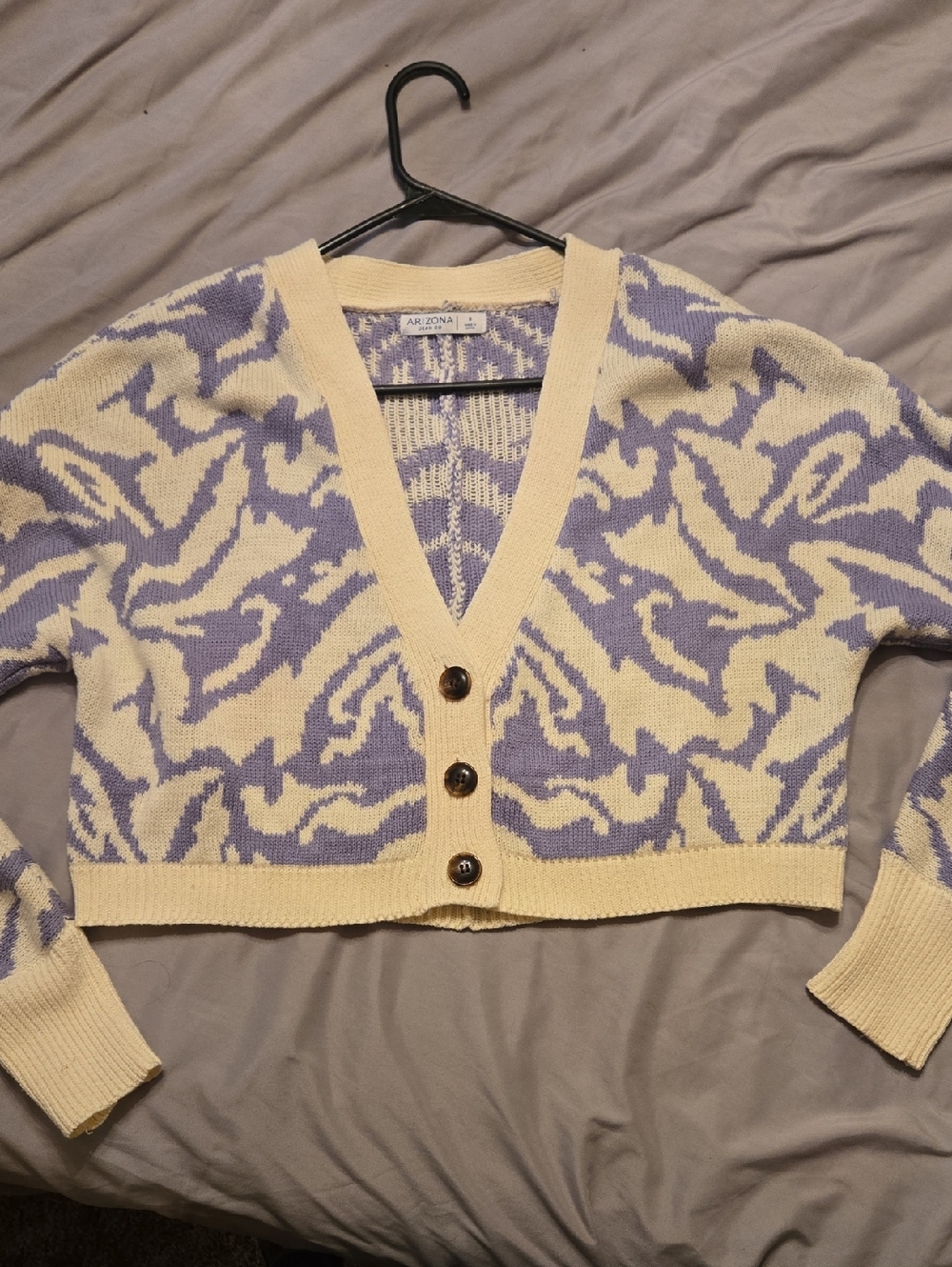 Arizona Jean Company Cream and Lavender Patterned Cropped Cardigan